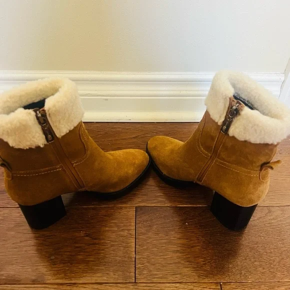 Blonde 7.5 Women's Tan Suede Ankle Boots with Cream Fur Lining like new! - Picture 9 of 11